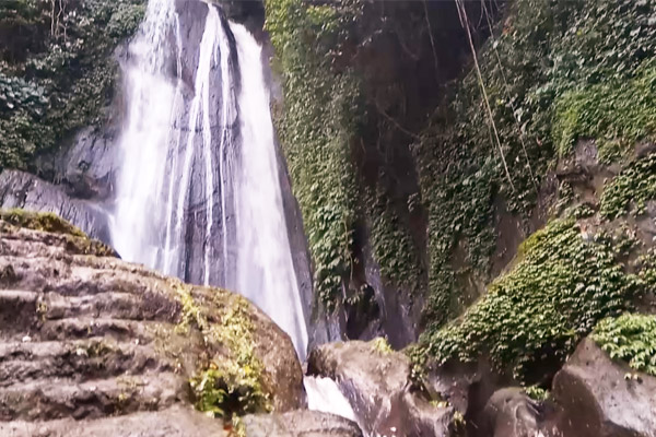 Dusun Kuning Waterfall