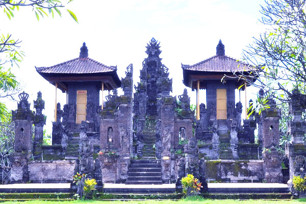 Meduwe Karang Temple