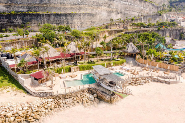 Melasti Beach: Hidden Paradise Behind the Limestone Hills of Bali