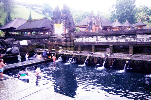 The Holy Shower Tirta Empul Bali