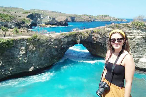 The Pretty Broken Beach Nusa Penida